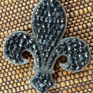 Elegant Black Fleur-de-Lis Necklace